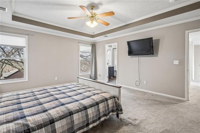 993 S Clearwater Creek Drive, Olathe, KS 66061