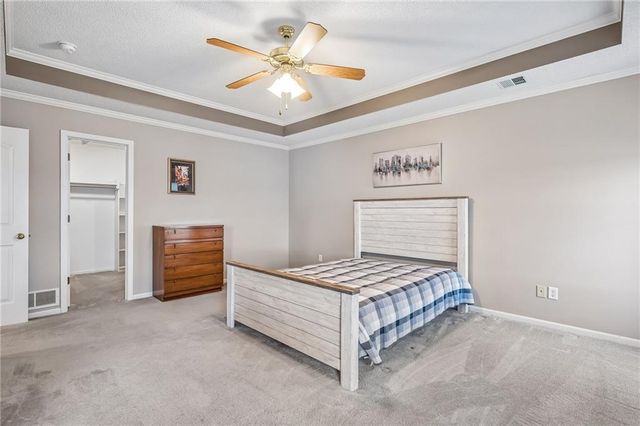 993 S Clearwater Creek Drive, Olathe, KS 66061