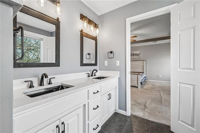 993 S Clearwater Creek Drive, Olathe, KS 66061