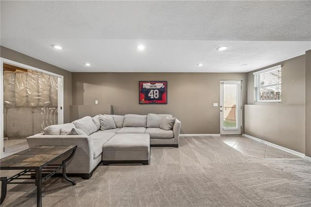 993 S Clearwater Creek Drive, Olathe, KS 66061