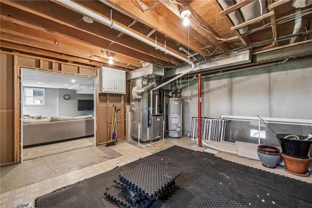 993 S Clearwater Creek Drive, Olathe, KS 66061