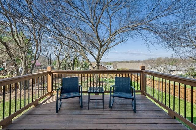 993 S Clearwater Creek Drive, Olathe, KS 66061