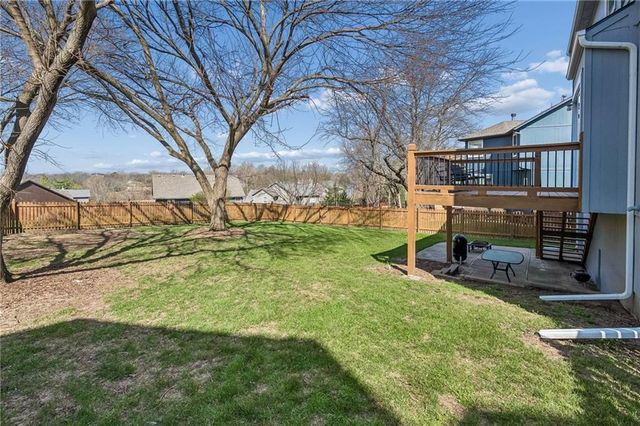 993 S Clearwater Creek Drive, Olathe, KS 66061