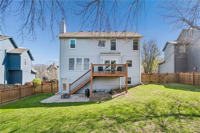 993 S Clearwater Creek Drive, Olathe, KS 66061