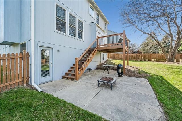 993 S Clearwater Creek Drive, Olathe, KS 66061