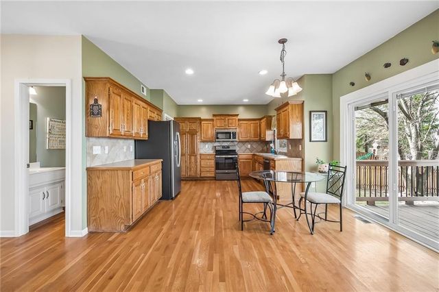 993 S Clearwater Creek Drive, Olathe, KS 66061