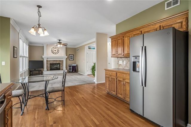 993 S Clearwater Creek Drive, Olathe, KS 66061