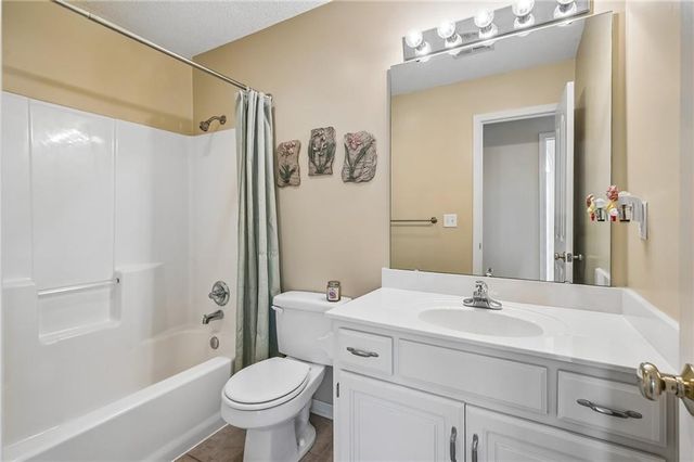 993 S Clearwater Creek Drive, Olathe, KS 66061