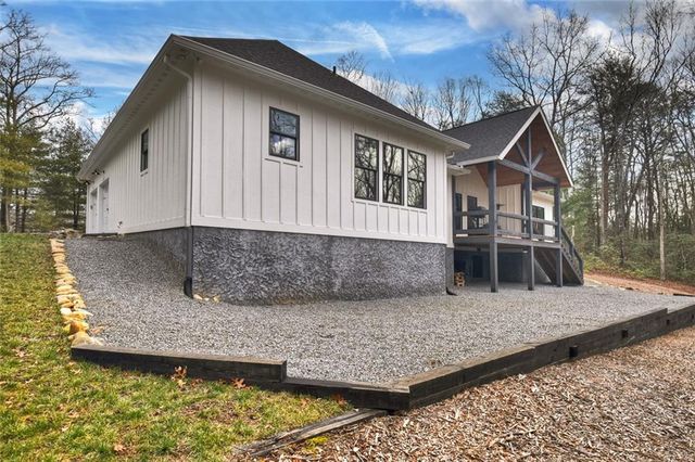 29 Robert Drive, Ellijay, GA 30536