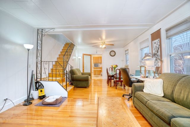 6310 Saunders St, New York City, NY 11374