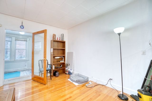 6310 Saunders St, New York City, NY 11374