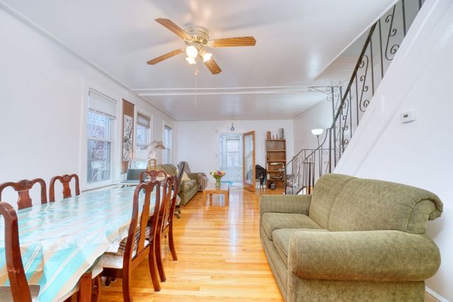 6310 Saunders St, New York City, NY 11374