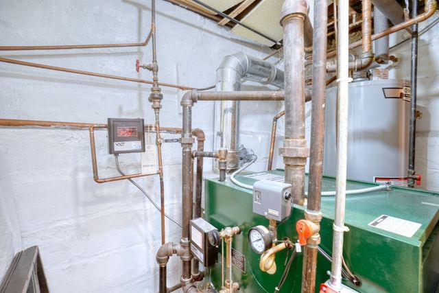 6310 Saunders St, New York City, NY 11374