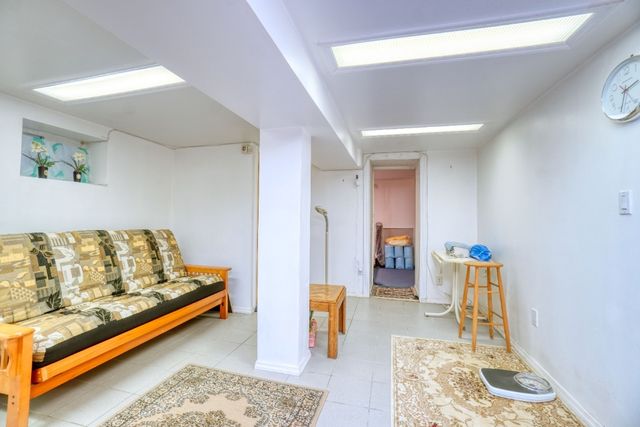 6310 Saunders St, New York City, NY 11374