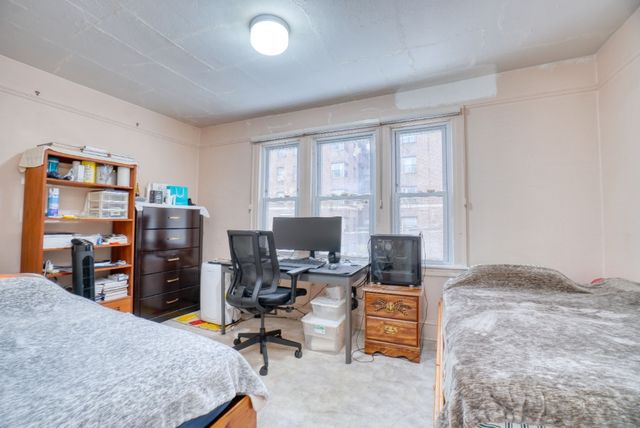 6310 Saunders St, New York City, NY 11374