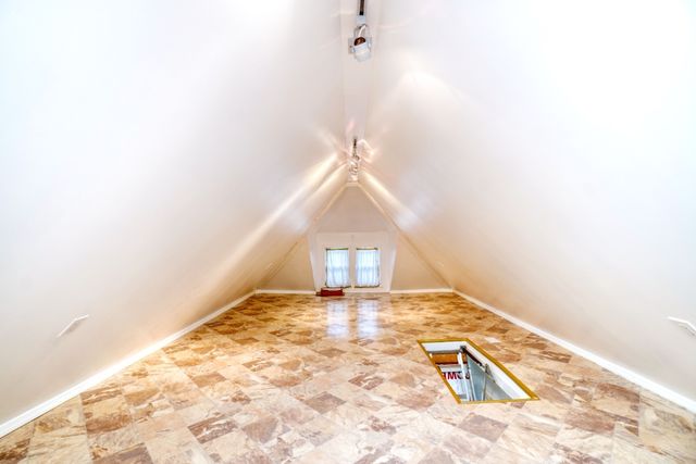 6310 Saunders St, New York City, NY 11374