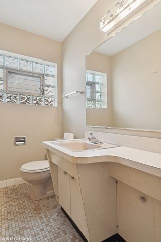 1600 N 17th Avenue 1, Melrose Park, IL 60160