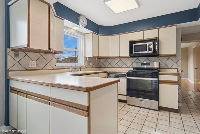 1600 N 17th Avenue 1, Melrose Park, IL 60160