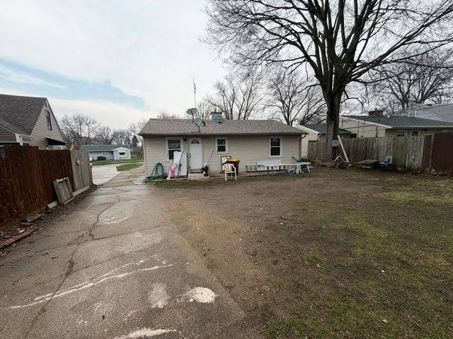 1916 Loomis Street, Rockford, IL 61102