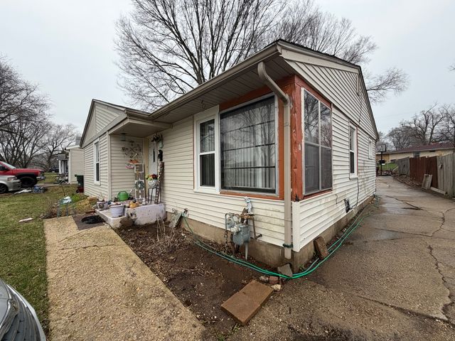 1916 Loomis Street, Rockford, IL 61102