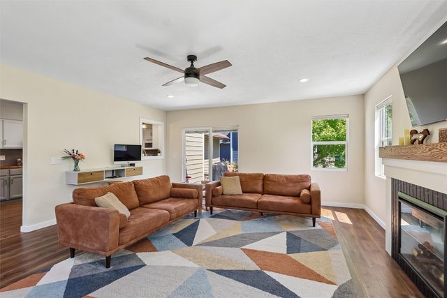 885 4th Street, Waukee, IA 50263