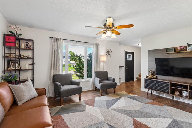 885 4th Street, Waukee, IA 50263