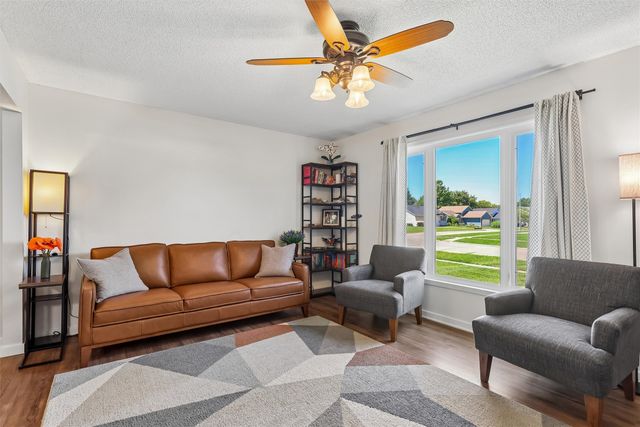 885 4th Street, Waukee, IA 50263