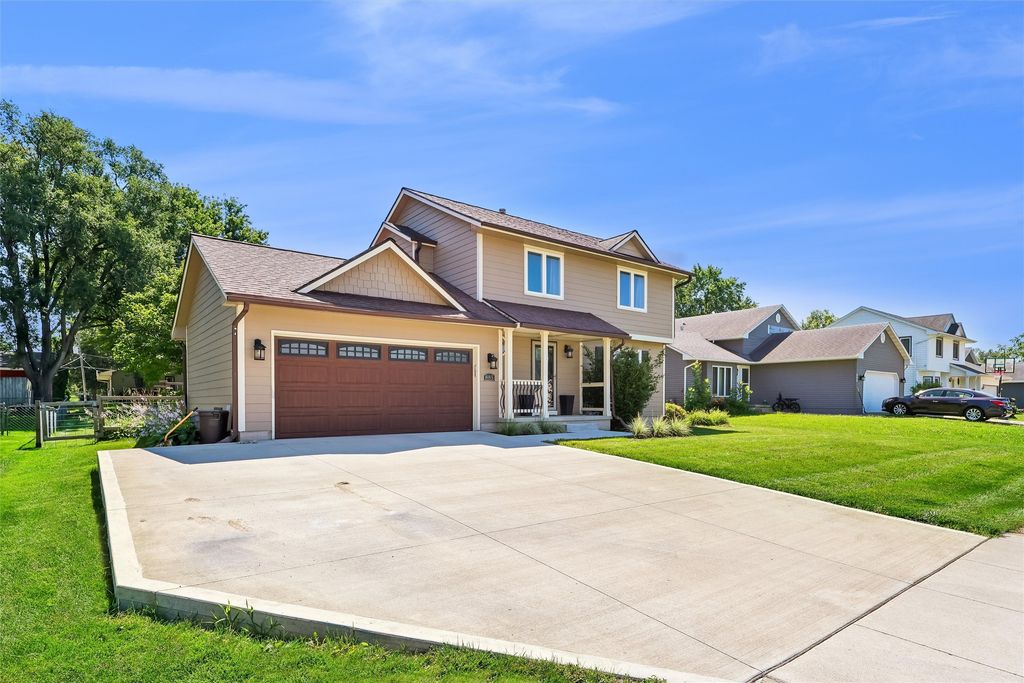 885 4th Street, Waukee, IA 50263