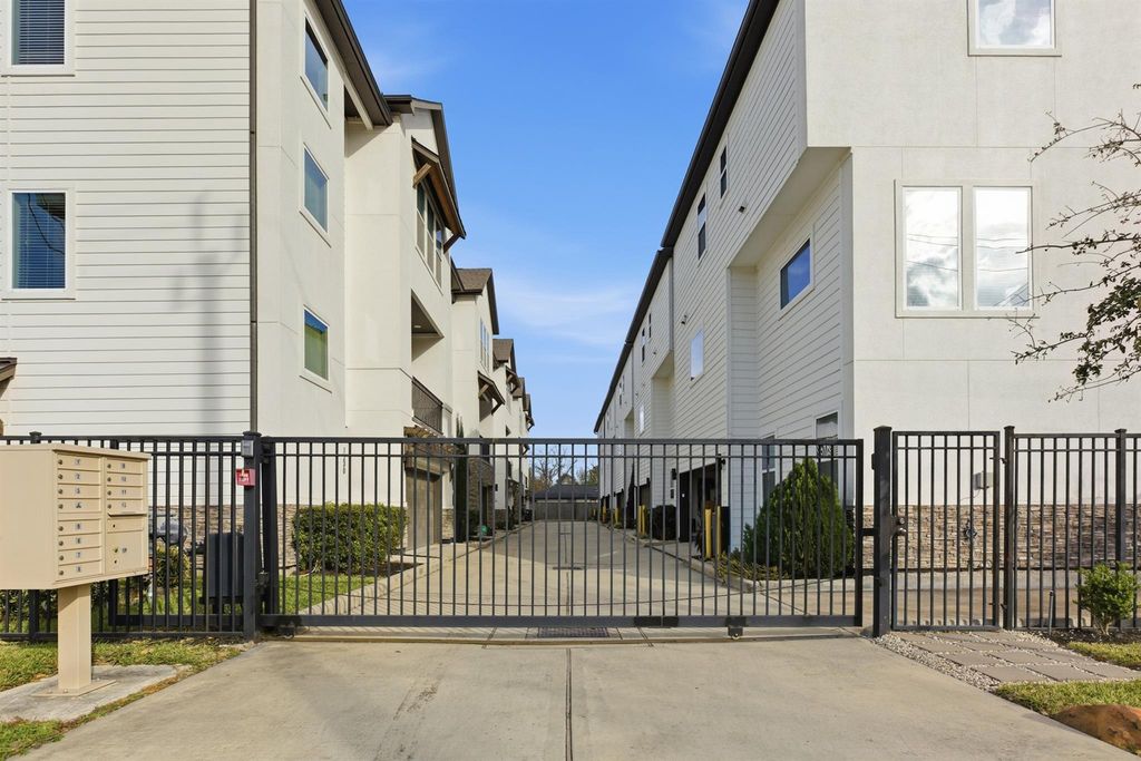 1222 Upton Street, Houston, TX 77020