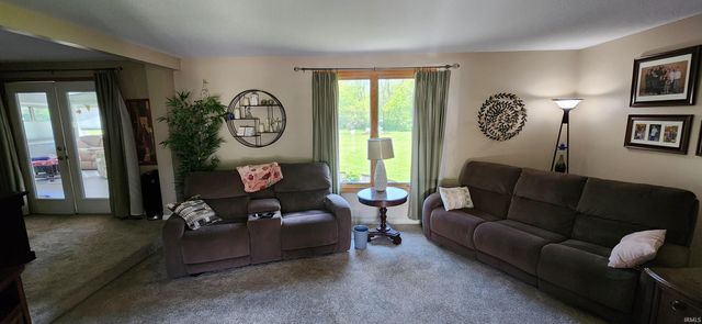 8736 Nicole Drive, Fort Wayne, IN 46806