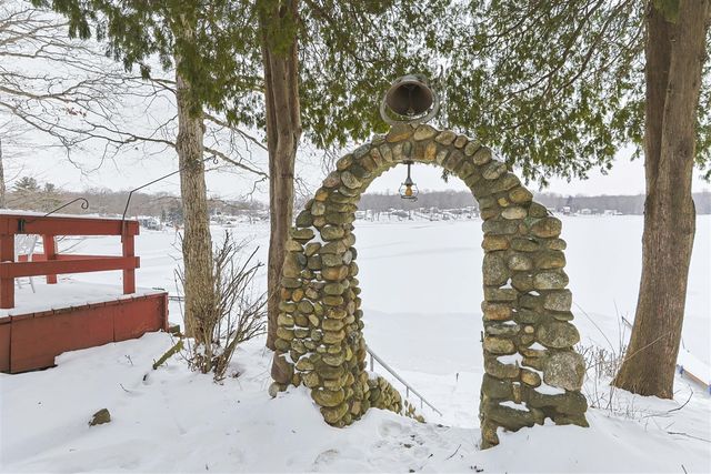 15899 Lakeview Drive, Buchanan, MI 49107