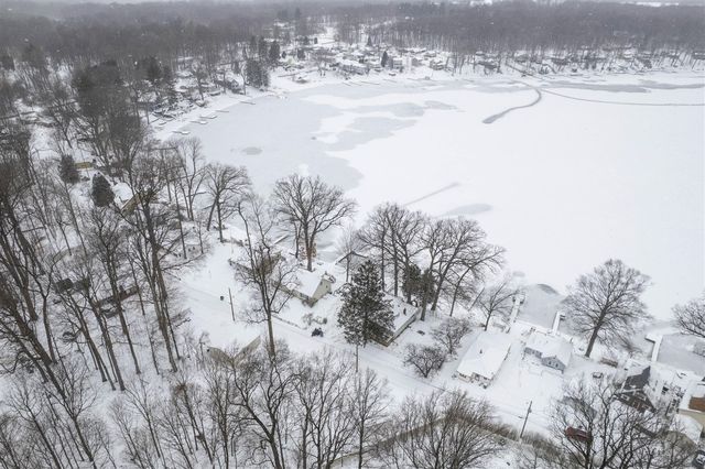 15899 Lakeview Drive, Buchanan, MI 49107