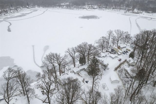 15899 Lakeview Drive, Buchanan, MI 49107