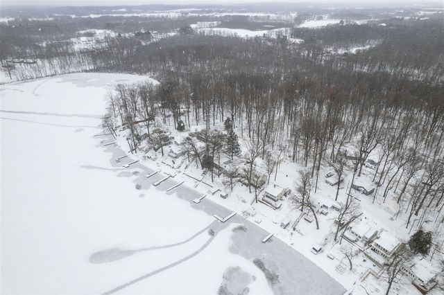 15899 Lakeview Drive, Buchanan, MI 49107