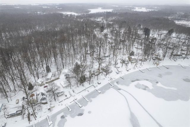 15899 Lakeview Drive, Buchanan, MI 49107