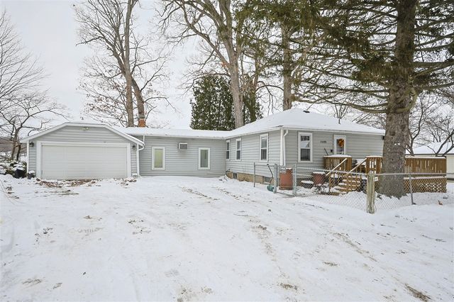 15899 Lakeview Drive, Buchanan, MI 49107