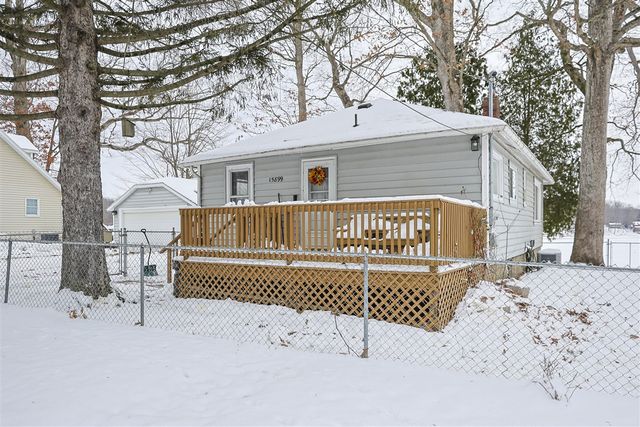 15899 Lakeview Drive, Buchanan, MI 49107