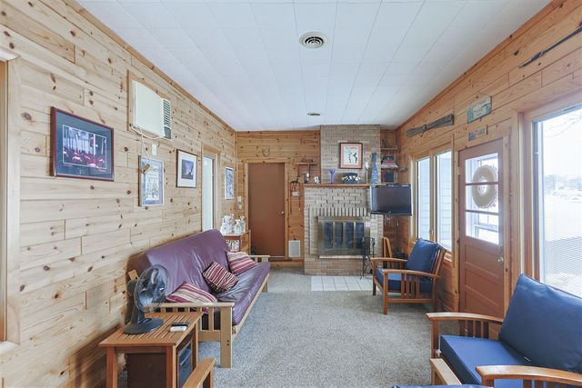 15899 Lakeview Drive, Buchanan, MI 49107