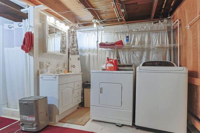 15899 Lakeview Drive, Buchanan, MI 49107