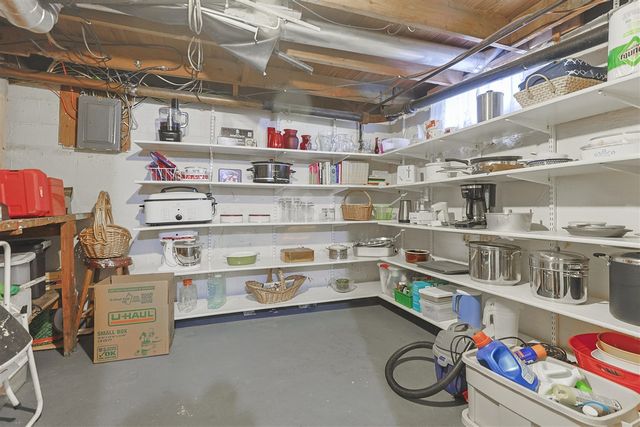 15899 Lakeview Drive, Buchanan, MI 49107