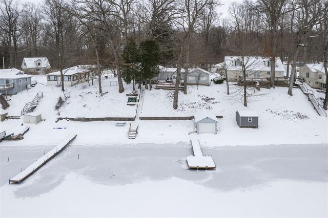 15899 Lakeview Drive, Buchanan, MI 49107