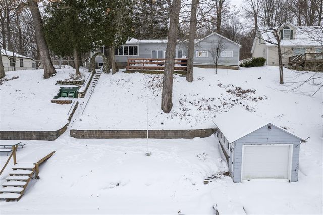 15899 Lakeview Drive, Buchanan, MI 49107