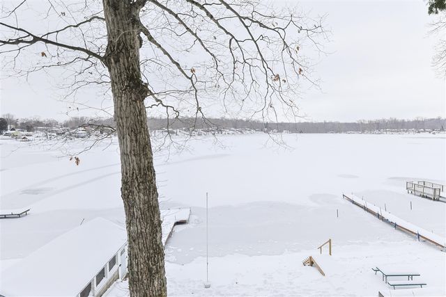 15899 Lakeview Drive, Buchanan, MI 49107