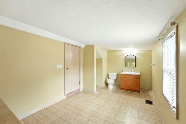 1700 E Linker Road, Columbia City, IN 46725