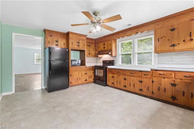 3070 Friends RD, Hayes, VA 23072