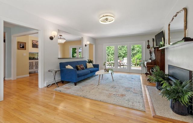 27 Oak Ave, Lunenburg, MA 01462