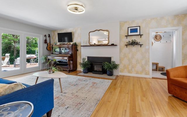 27 Oak Ave, Lunenburg, MA 01462