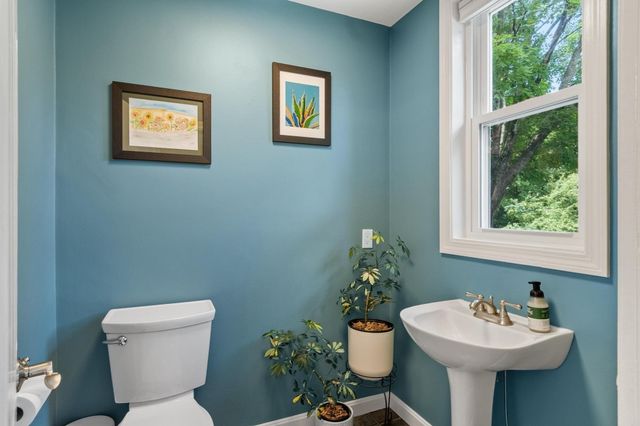 27 Oak Ave, Lunenburg, MA 01462