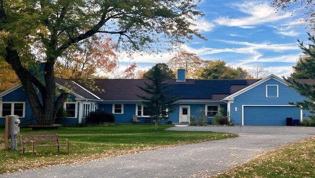 27 Oak Ave, Lunenburg, MA 01462