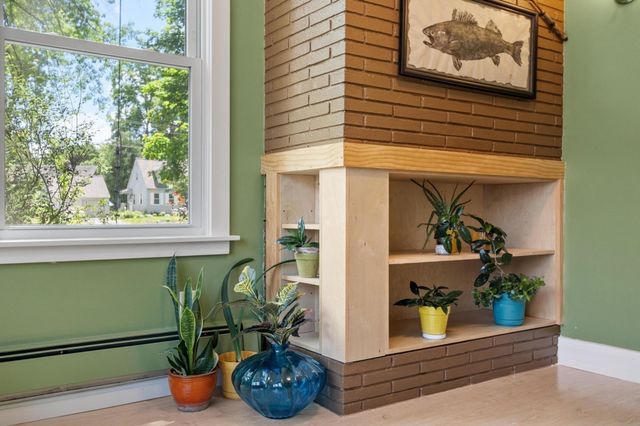 27 Oak Ave, Lunenburg, MA 01462